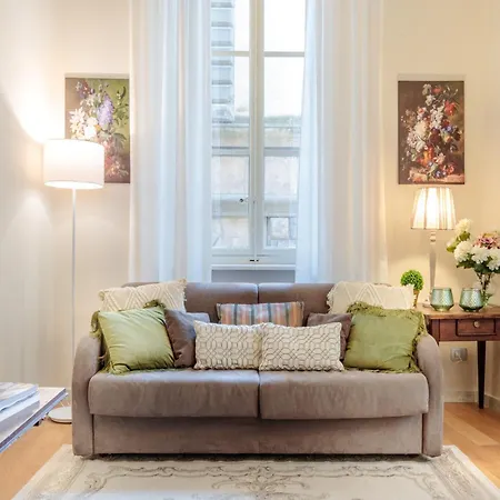 Apartment In Near Clock Tower