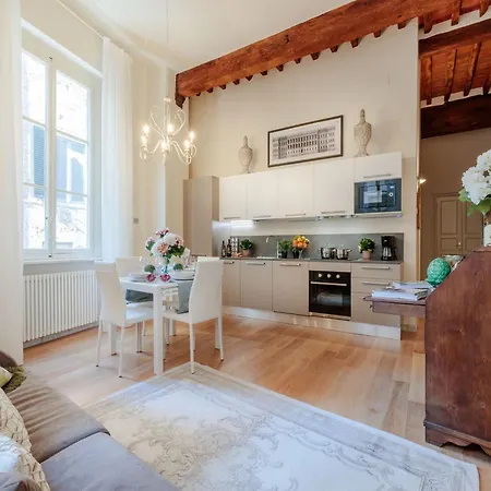 Apartment In Near Clock Tower *