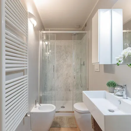 Apartment In Near Clock Tower *