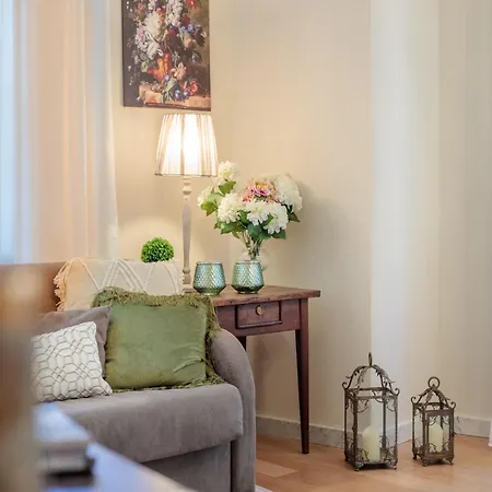 In Near Clock Tower Apartment