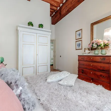 In Near Clock Tower Apartment